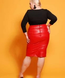 Tura Top In Solid Black Ponte De Roma | Deadly Dames