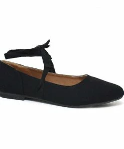 Charming Shoes What's New, Pussycat? En Pointe Ballerina Style Flats In Black
