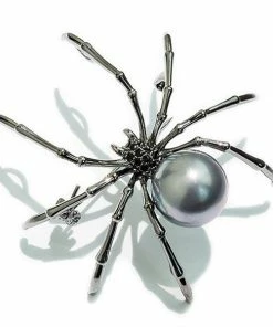 Alibaba The Weaver Spider Vintage Inspired Brooch In Onyx & Pearl