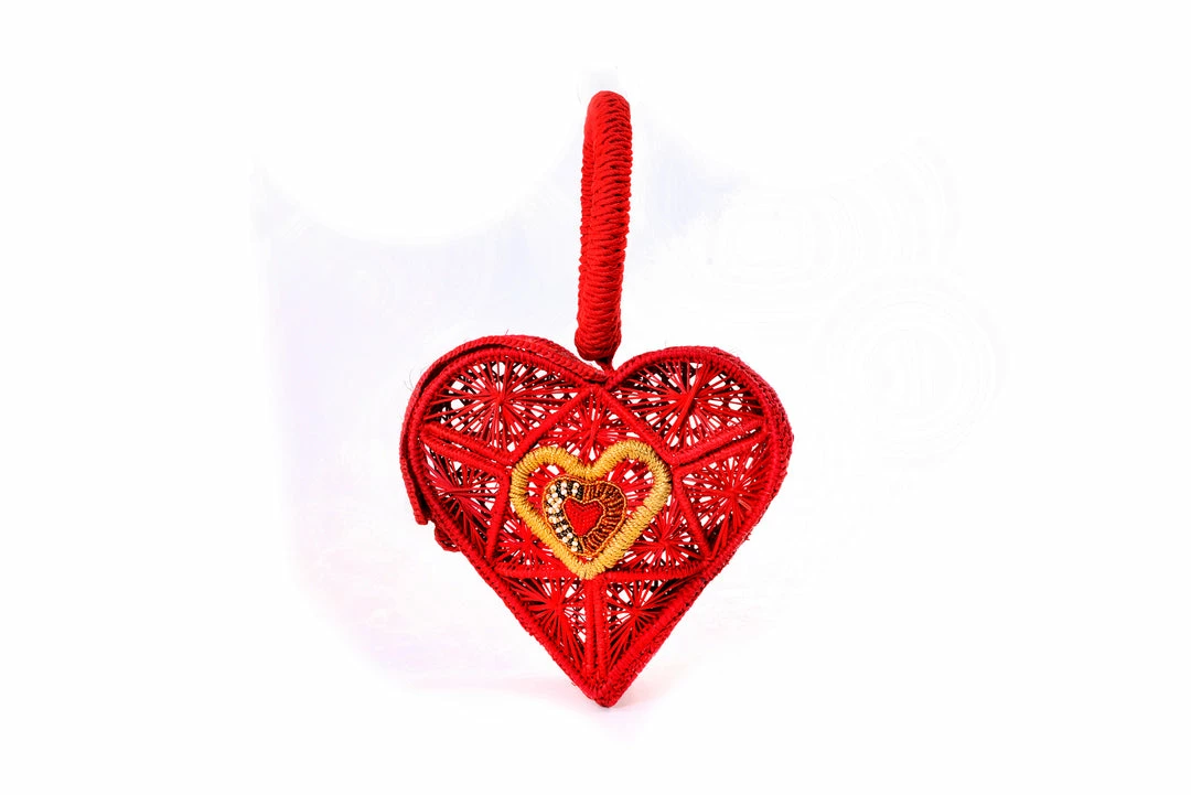Hand Woven Sagrado Corazon Raffia Purse In Red | Evelyn Ariza 4 Hand Woven Sagrado Corazon Raffia Purse In Red | Evelyn Ariza
