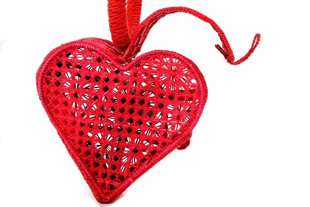 Hand Woven Sagrado Corazon Raffia Purse In Red | Evelyn Ariza 9 Hand Woven Sagrado Corazon Raffia Purse In Red | Evelyn Ariza