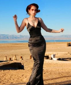 Laura Byrnes Design Venus Black Satin Stretch Charmeuse Slip Gown | Laura Byrnes 16 Laura Byrnes Design Venus Black Satin Stretch Charmeuse Slip Gown | Laura Byrnes