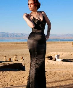 Laura Byrnes Design Venus Black Satin Stretch Charmeuse Slip Gown | Laura Byrnes 17 Laura Byrnes Design Venus Black Satin Stretch Charmeuse Slip Gown | Laura Byrnes