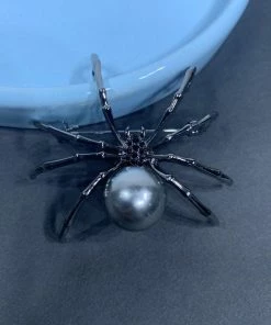 Alibaba The Weaver Spider Vintage Inspired Brooch In Onyx & Pearl