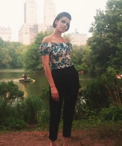 What's New, Pussycat? Classic Peasant Top In Blue Floral Cotton Sateen | Pinup Couture 8 What's New, Pussycat? Classic Peasant Top In Blue Floral Cotton Sateen | Pinup Couture