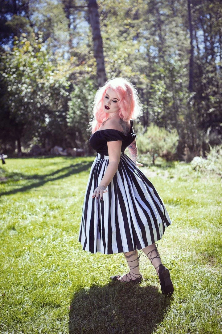 What's New, Pussycat? Bella Vintage Gathered Swing Skirt In Black And White Mark Stripe Cotton Sateen | Pinup Couture 10 What's New, Pussycat? Bella Vintage Gathered Swing Skirt In Black And White Mark Stripe Cotton Sateen | Pinup Couture