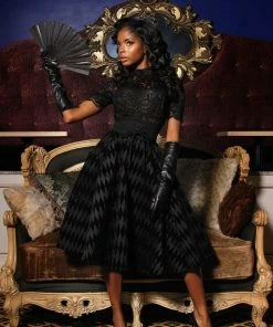 Red Apple Accessories - FashionGo Shop All In-Stock Items By Size Fan The Flames Folding Fan In Solid Black