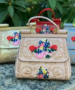 Chaiuzhou Dai What's New, Pussycat? Versailles Embroidered Bag In Soft Pink