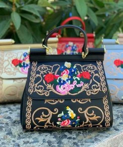 Chaiuzhou Dai Versailles Embroidered Bag In Black